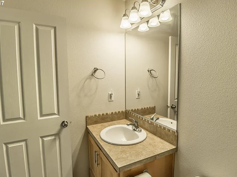 10539 NE Cedar Falls Loop — Photo 12