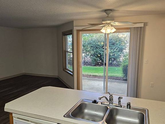 5th image of 1004 SE Park Crest Ave #A04