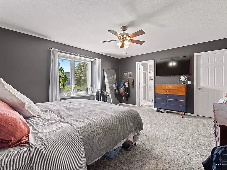 2226 Bluewater Trl — Photo 17