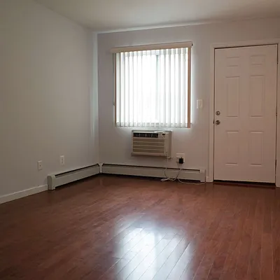 Rented by Nooklyn NYC LLC | media 81