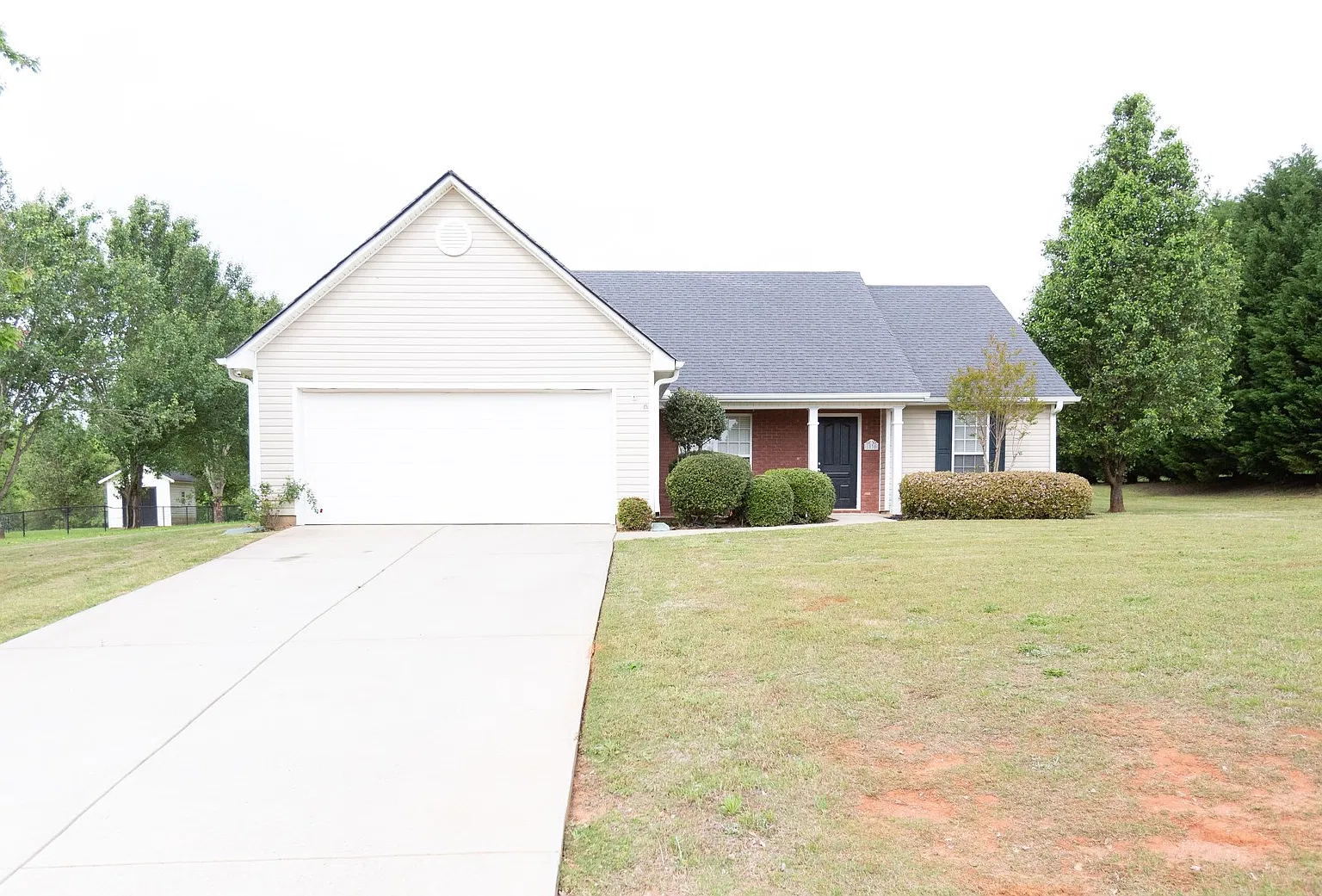 Beautiful 3 bedroom, 2 bath single family home — Photo 1