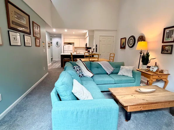 8 Deer Creek #E, Dover, VT 05356