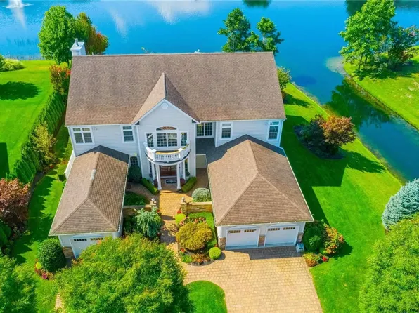 12 Pondview, Saint James, NY 11780