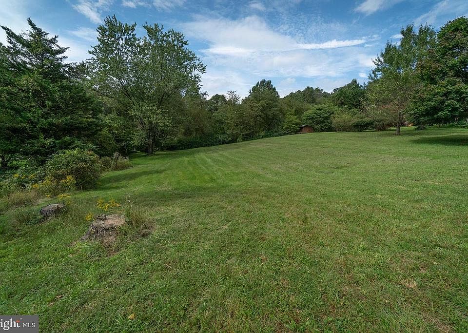 2nd image of 1977 Freeland Rd