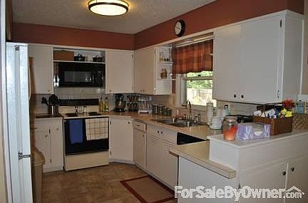 2nd image of 102 N Adams St