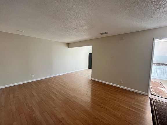 3rd image of 1906 Queen Mary Ct