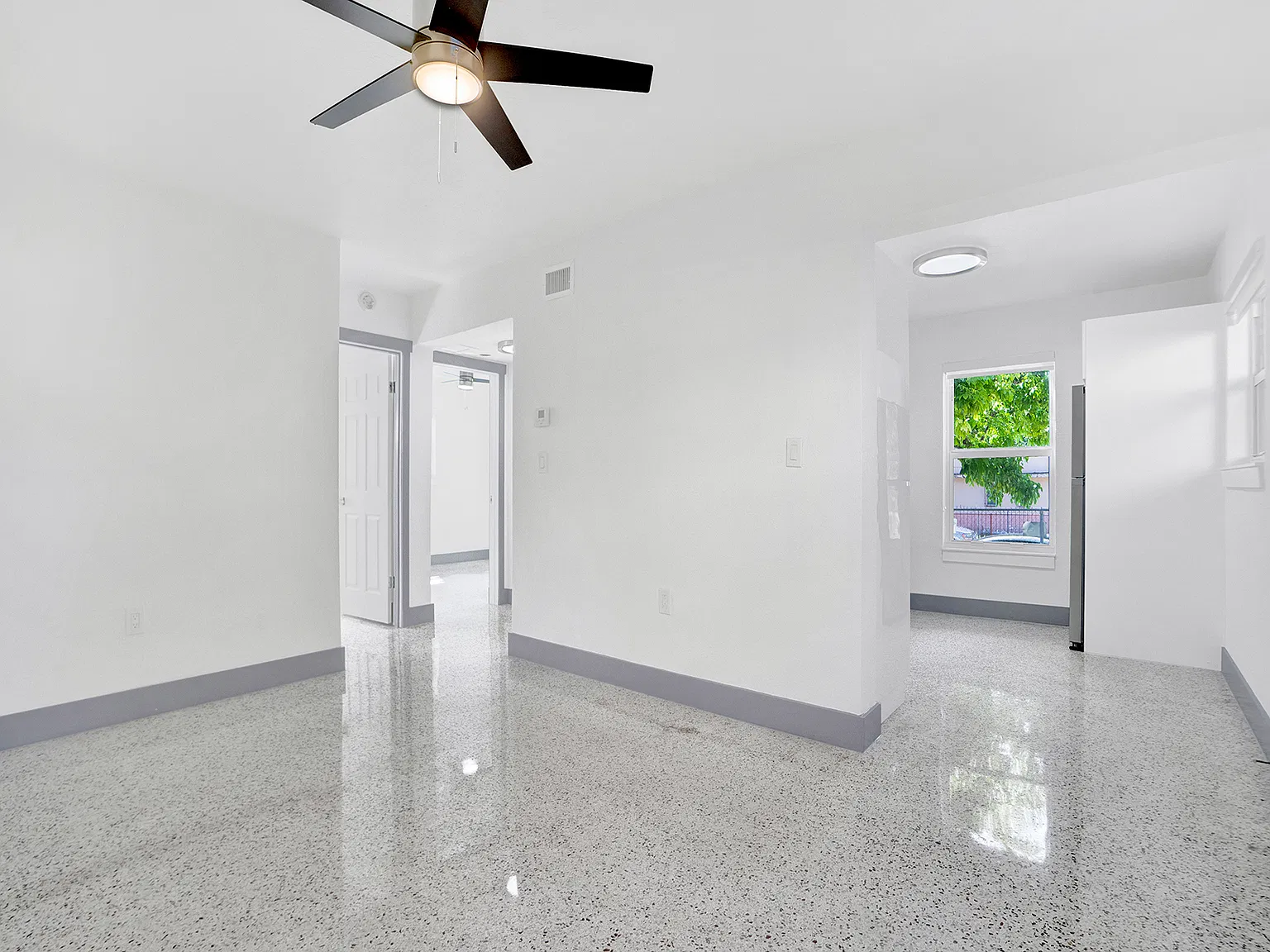 2 bed, 720 sqft, $2,100 — Photo 4