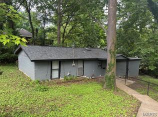 8803 Corwin Dr, Saint Louis, MO 63136