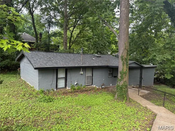 8803 Corwin Dr, Saint Louis, MO 63136