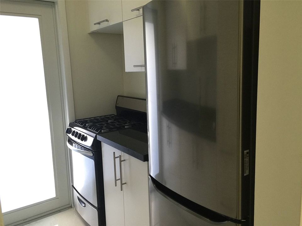 2nd image of 7155 Rue Notre Dame #12D