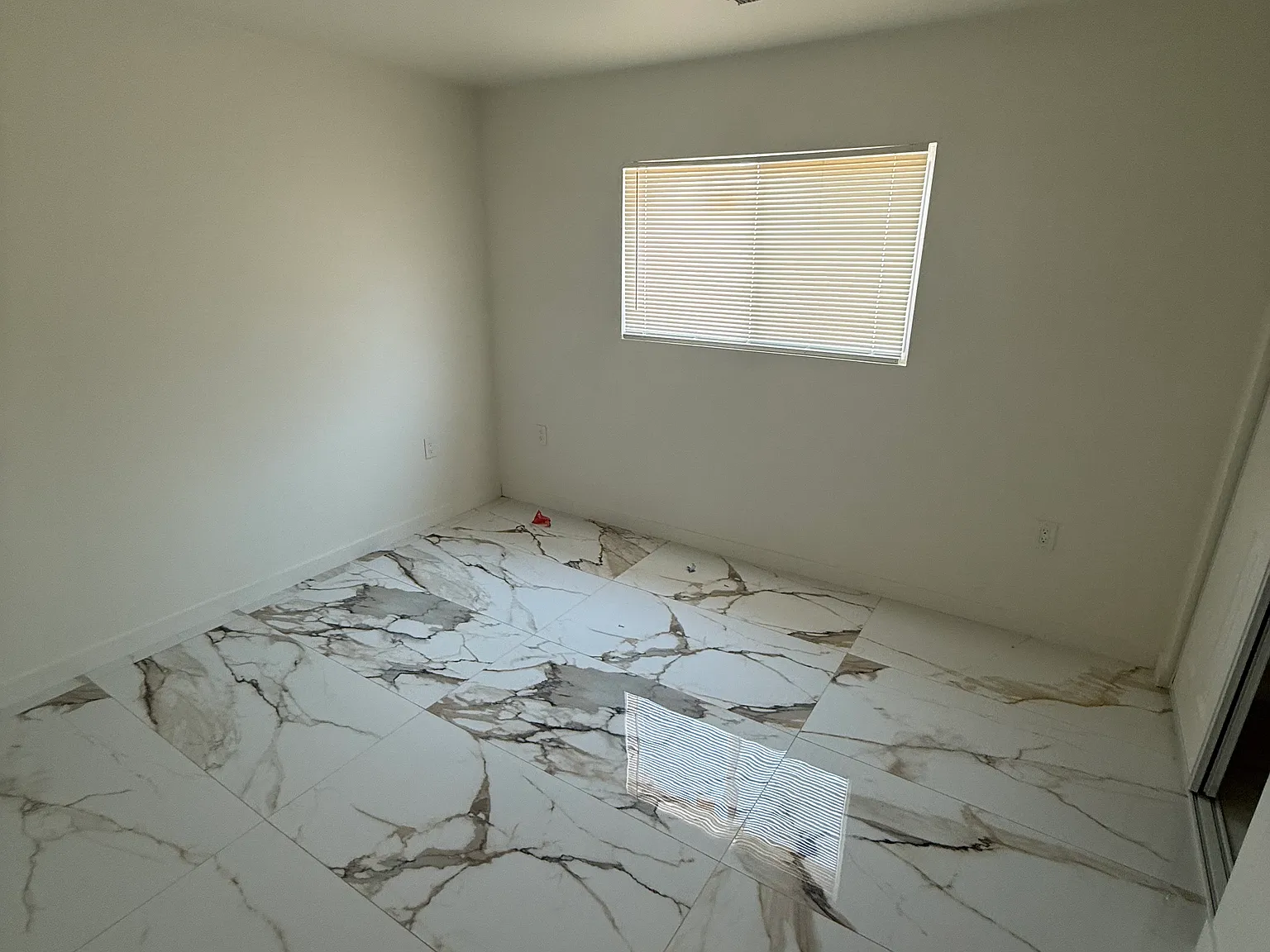 3 bed, 910 sqft, $2,200 — Photo 3