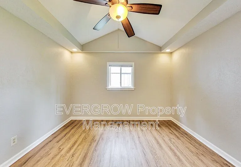 3962 Strathmore Dr — Photo 14