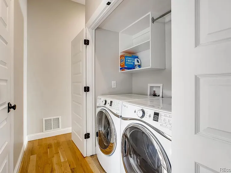 774 N Lafayette St — Photo 17
