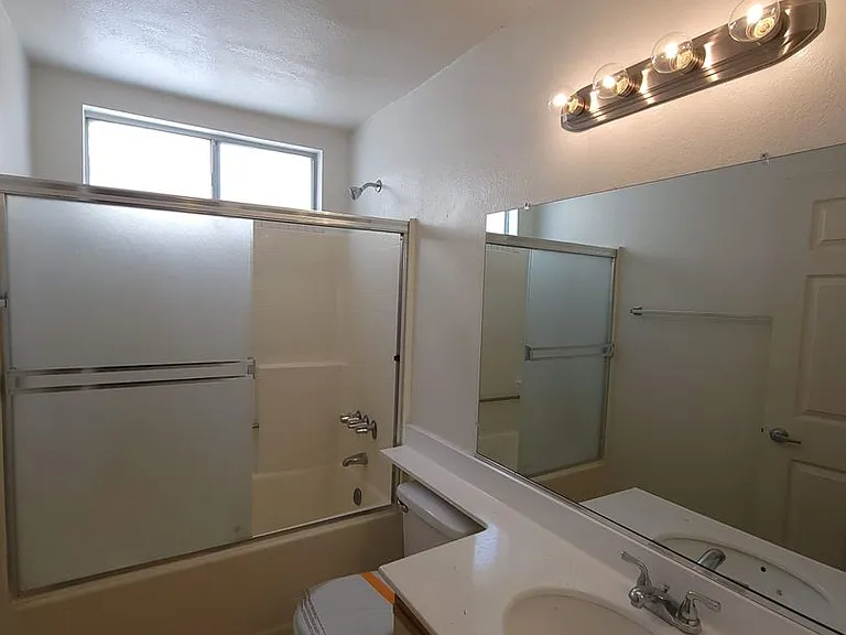 647 N Hayworth Ave — Photo 10