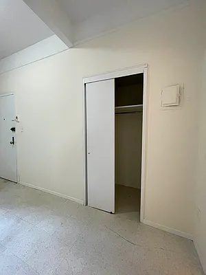 Rented by HOLTON REAL ESTATE INC. | media 12