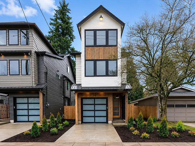 3716 SE Lambert St — Photo 1