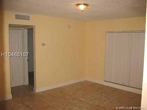 4th image of 4517 Treehouse Ln #F
