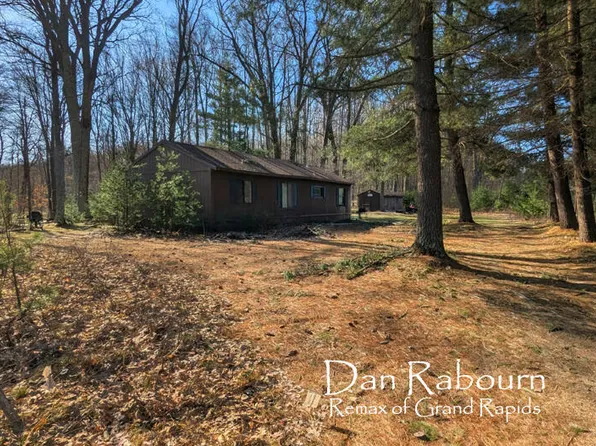 5263 E Eight Mile Rd, Luther, MI 49656
