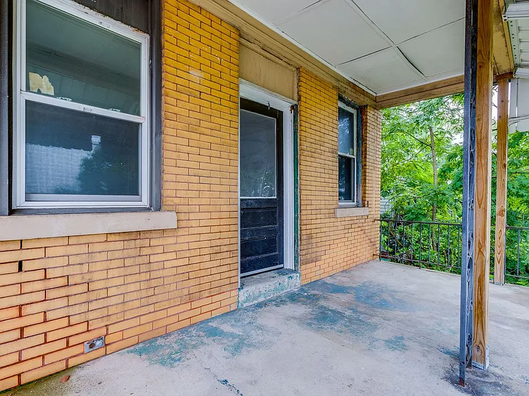 Awesome building in a super convenient neighborhood! — Photo 26