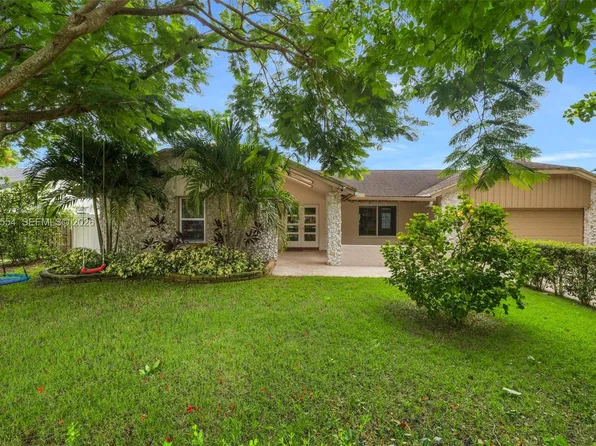 7700 NW 11th Pl, Plantation, FL 33322