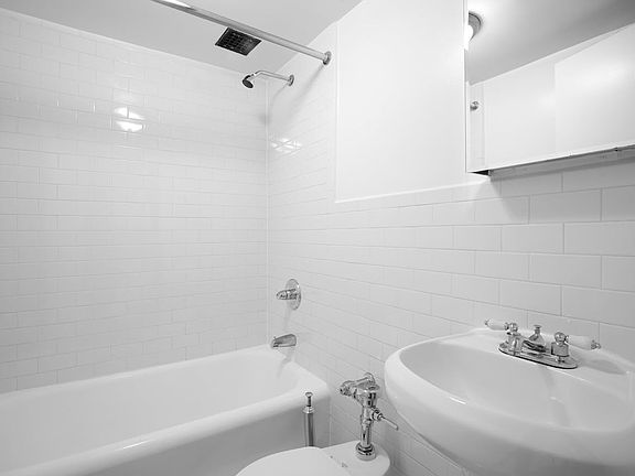 4th image of 208 W 23rd St APT 714