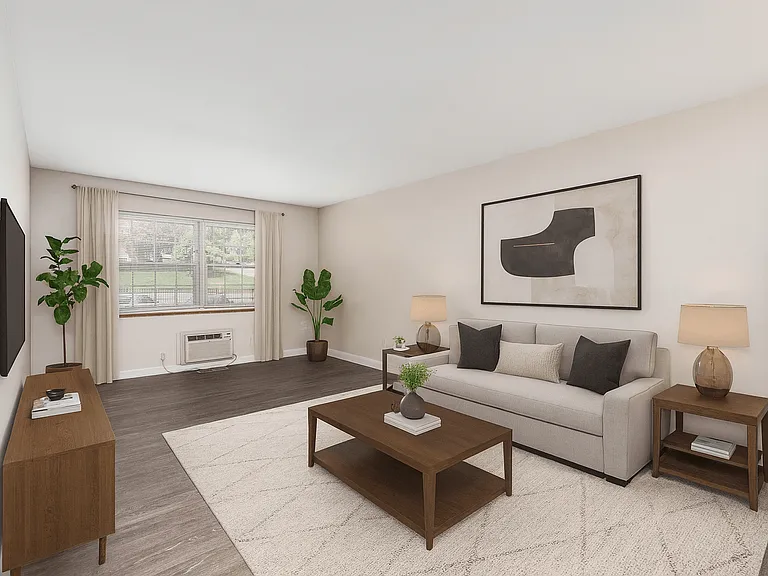500 E Fulton St — Photo 2