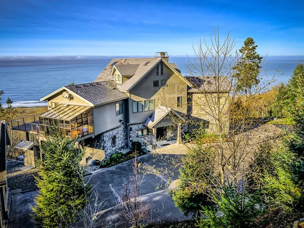 451 Spyglass Rd, Smith River, CA 95567