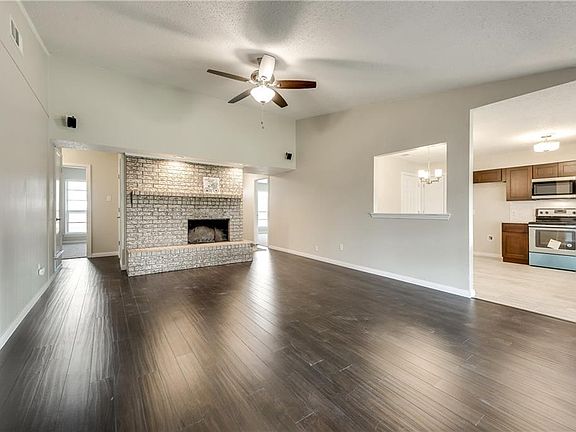 5th image of 3318 Latham Dr