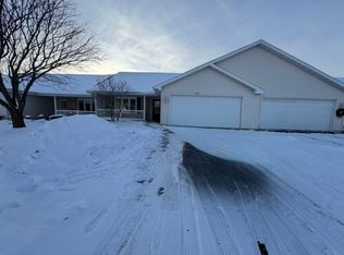 2290 Patriot Ln UNIT B, Oshkosh, WI 54904