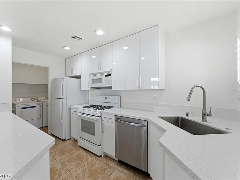 7400 W Flamingo Rd #1090 — Photo 9