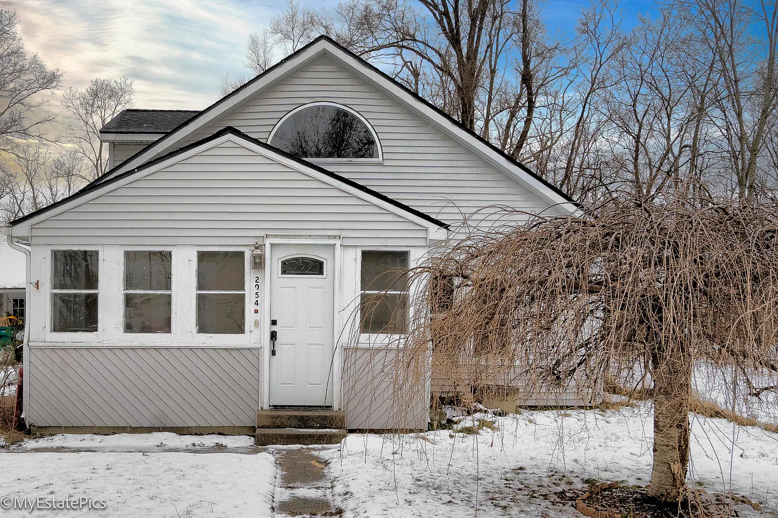 2054 Bradley Ave photo 1