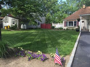35 Sycora Ln, Islandia, NY 11749