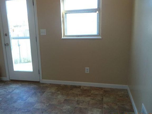 4th image of 2405 Kings Cross Ct