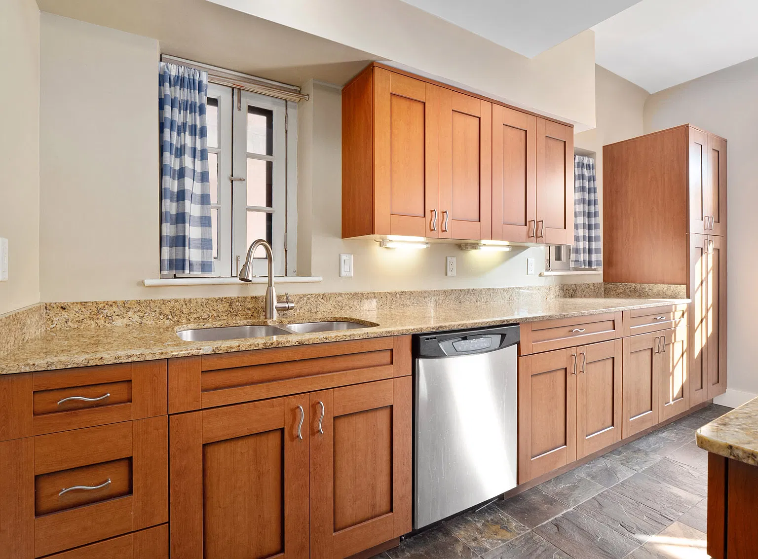 2 bed, 2.5 bath, 1222 sqft, $1,695 — Photo 3