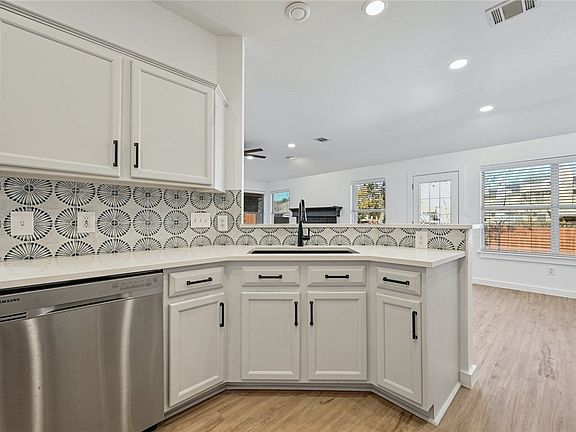4th image of 2738 Winding Brook Dr