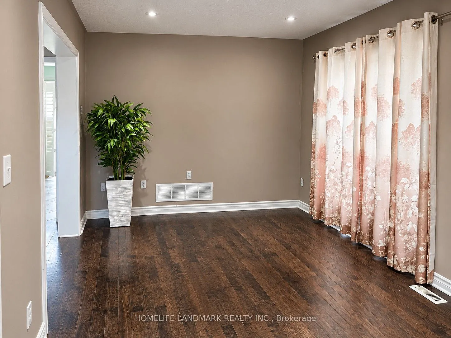3 bed, $2,700 — Photo 3