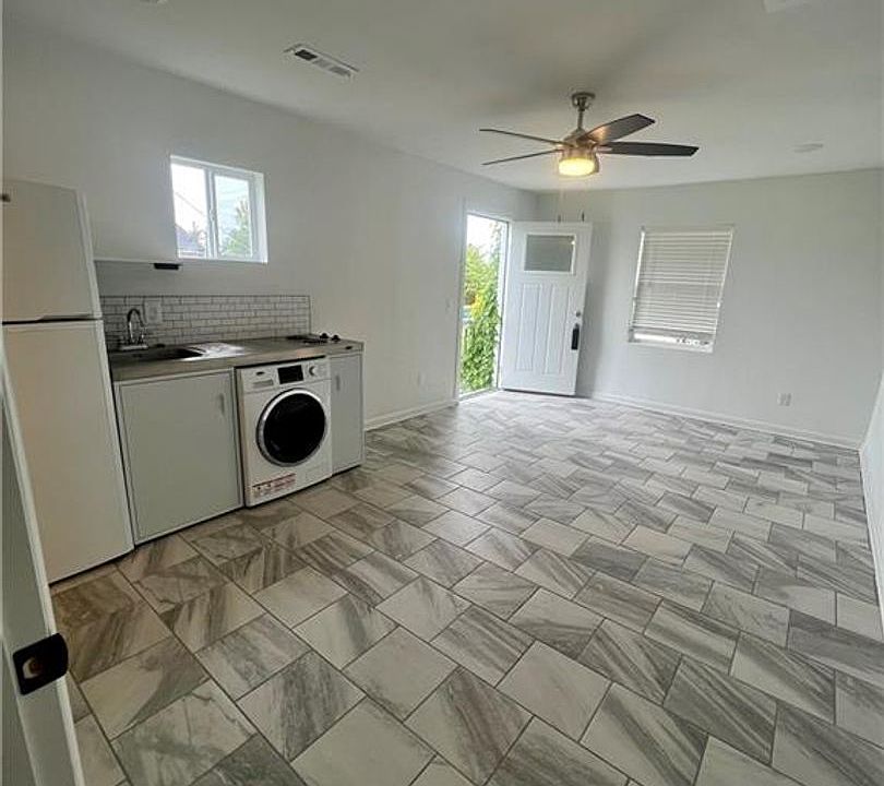 2nd image of 806 NW 10th St