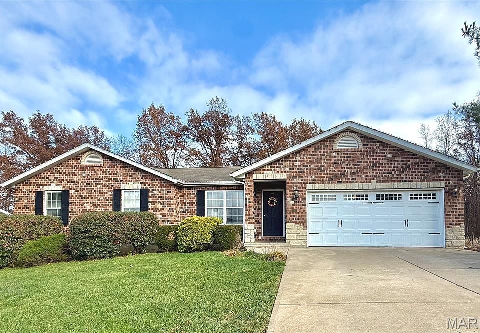 1st image of 304 Parkway Dr