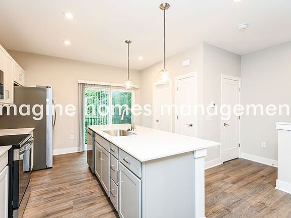 4th image of 2523 Dix St