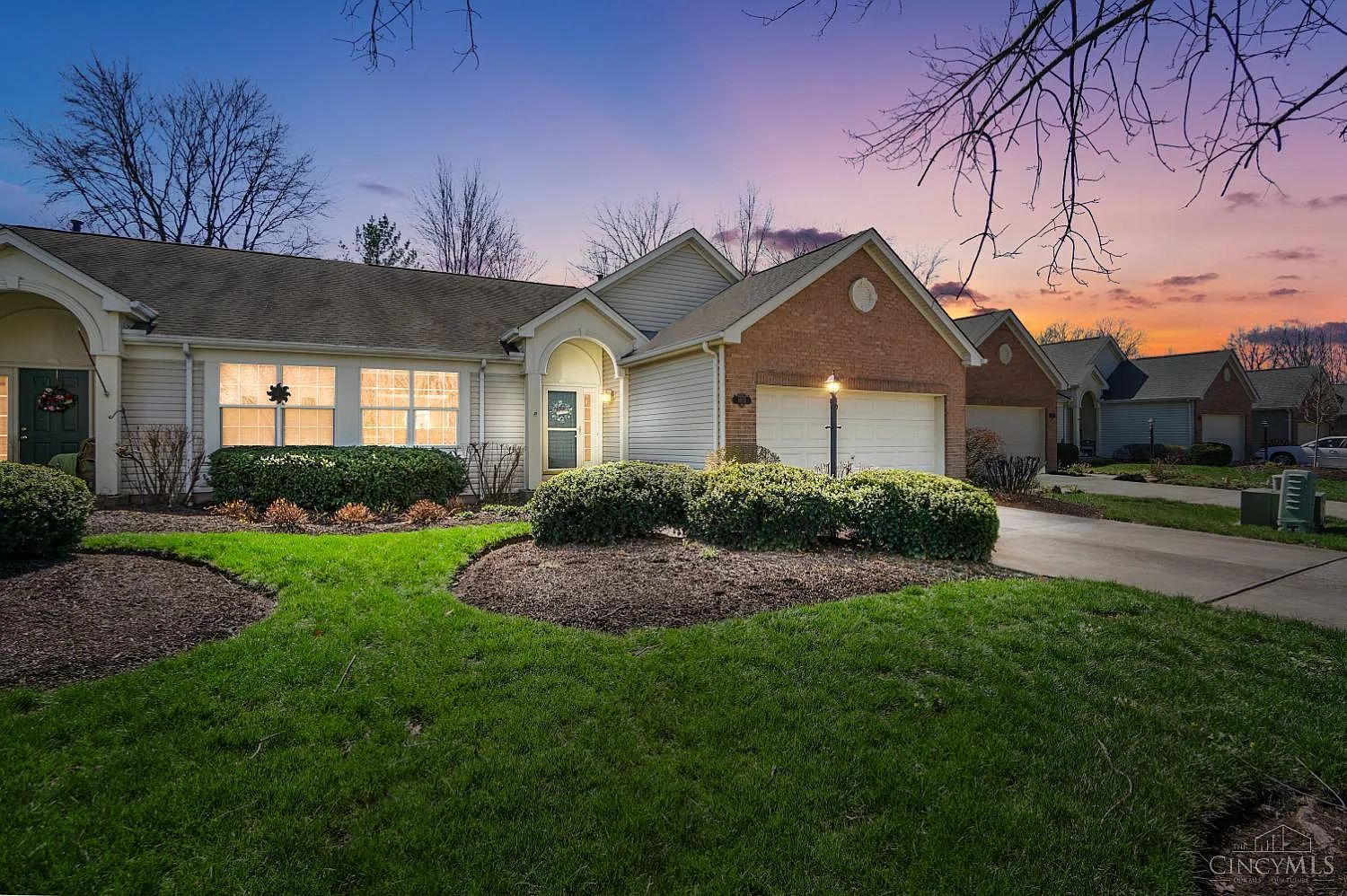 1013 Raintree Ln photo 1