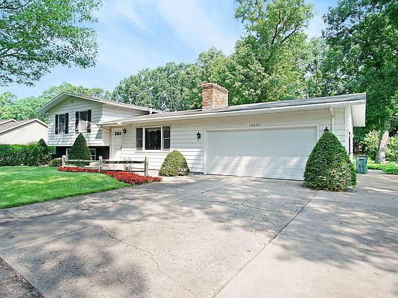 3rd image of 15077 Groesbeck St