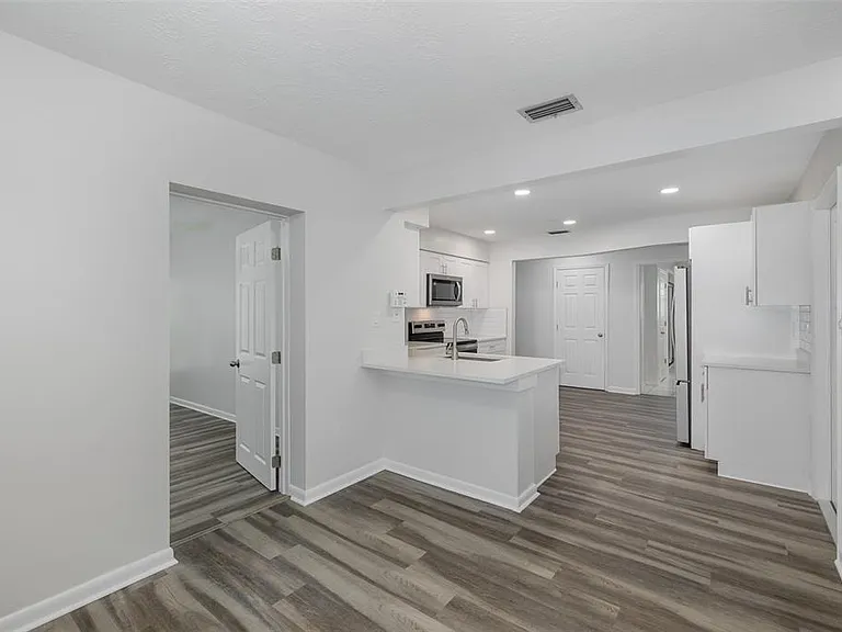 211 Timberlane Dr — Photo 10