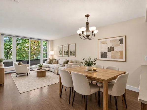 1088 Richards St #410, Vancouver, BC V6B 0J8