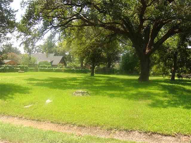 2nd image of 1009 Russell Ave