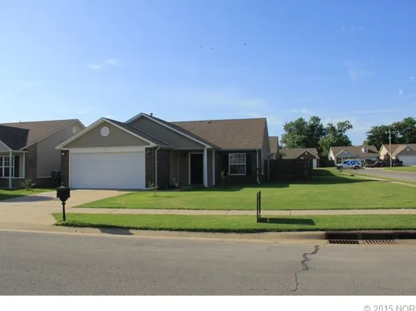 11 Fairlane Dr, Sapulpa, OK 74066