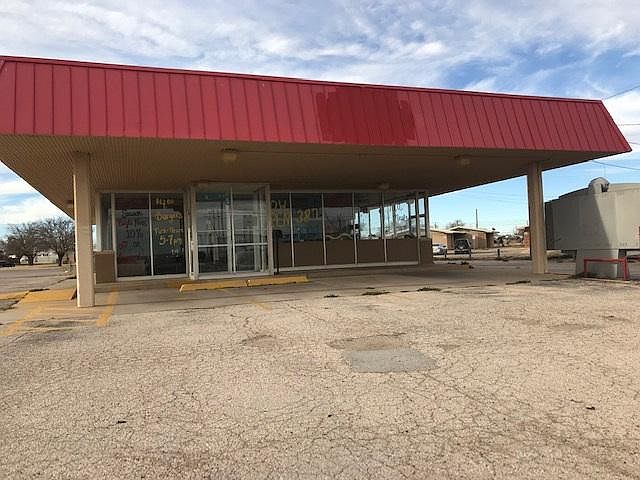 1st image of 1005 Railroad Ave