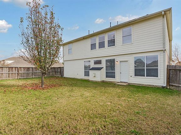 Large back yard with no back neighbors.