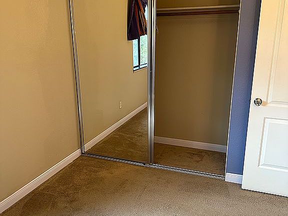 9’x11’ Bed w/mirrored door.