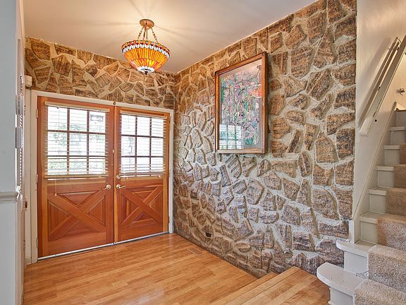 5th image of 2111 N Kennicott Dr