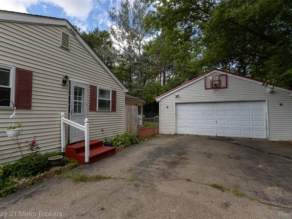 5101 Marilyn Dr, Flint, MI 48506